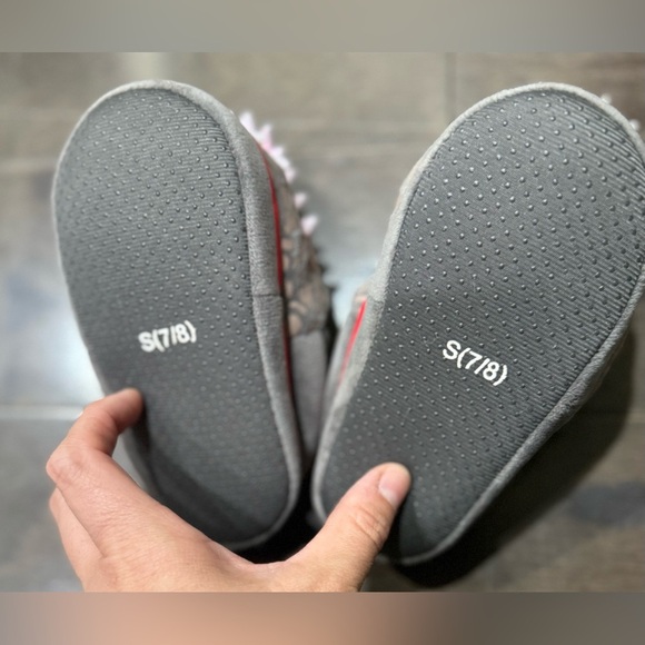 Jurassic World Toddler Dinosaur Slippers NWOT Size 6/7 - Picture 5 of 5